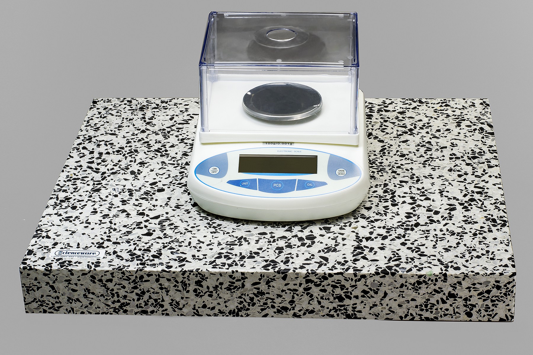 SP Bel-Art Vibrasorb Premium Vibration Damping Mount; 13¾ x 13¾ x 3 in.