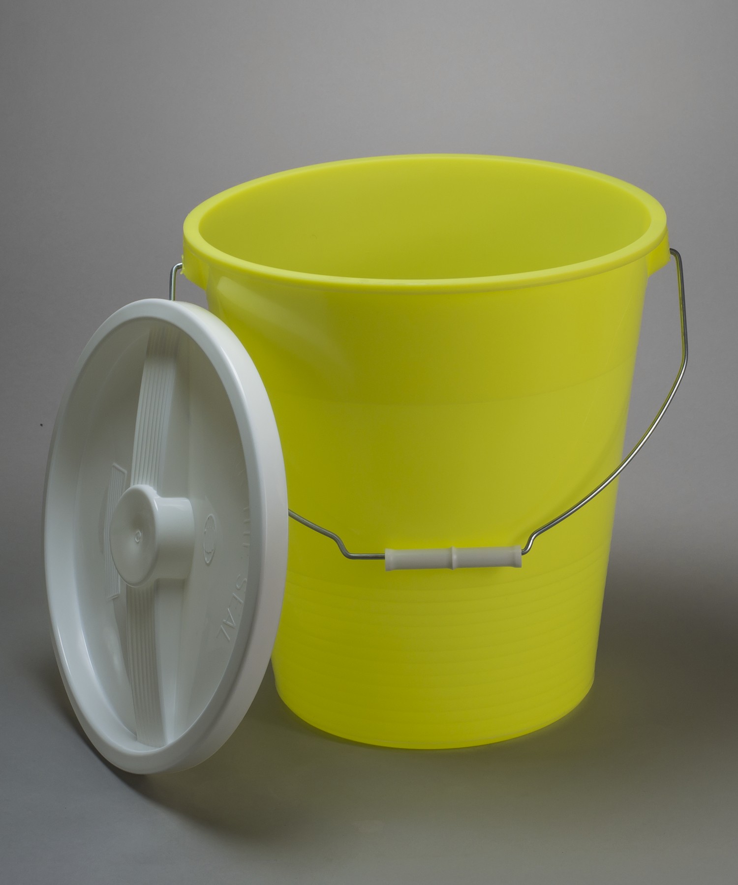 SP Bel-Art Polyethylene 13.2 Liter Pail; 12¾ in. Height, 10½ in. I.D.